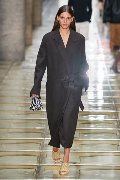 Look 27